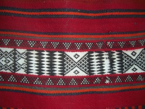 Detail of black & white 'Shajarah' patterns - including combs & probably earrings. The 'unwairjan' pattern is the repetative row of triangle shapes.